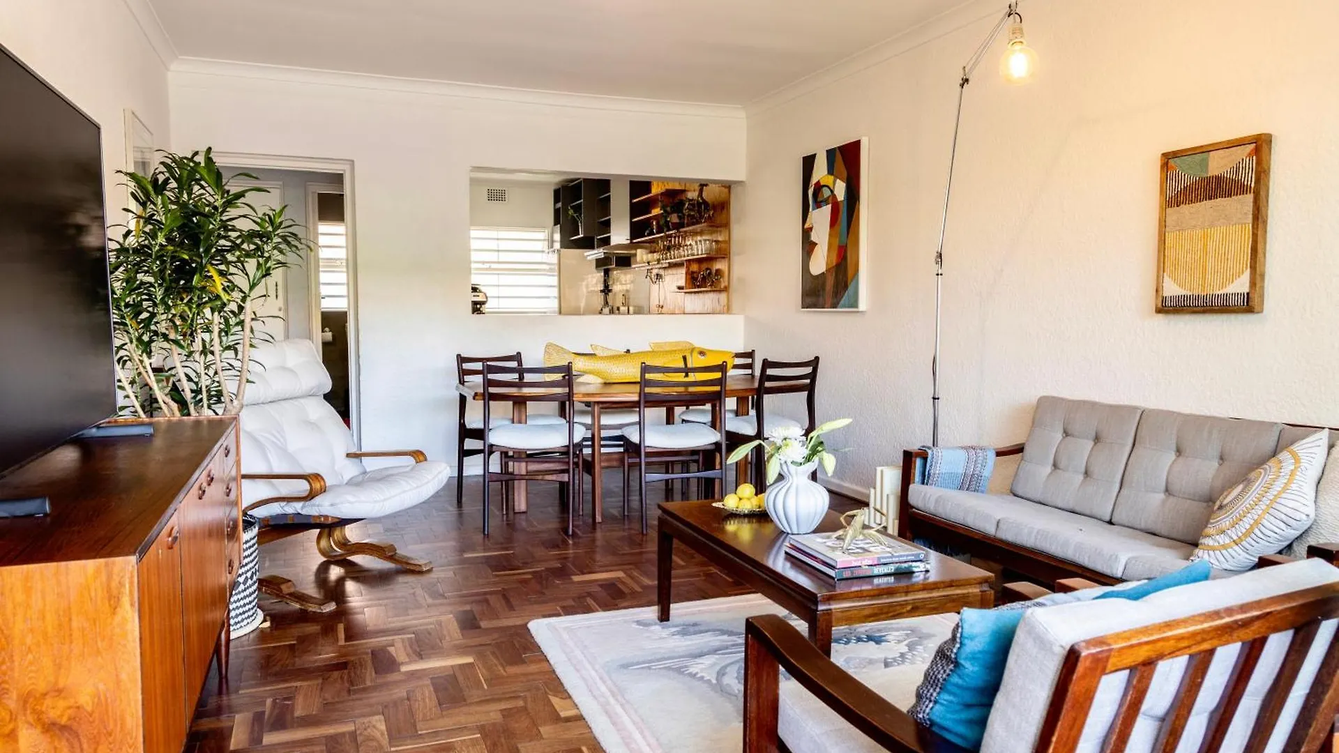 Large And Cozy 2 Bedroom 200M From The Ocean Città del Capo