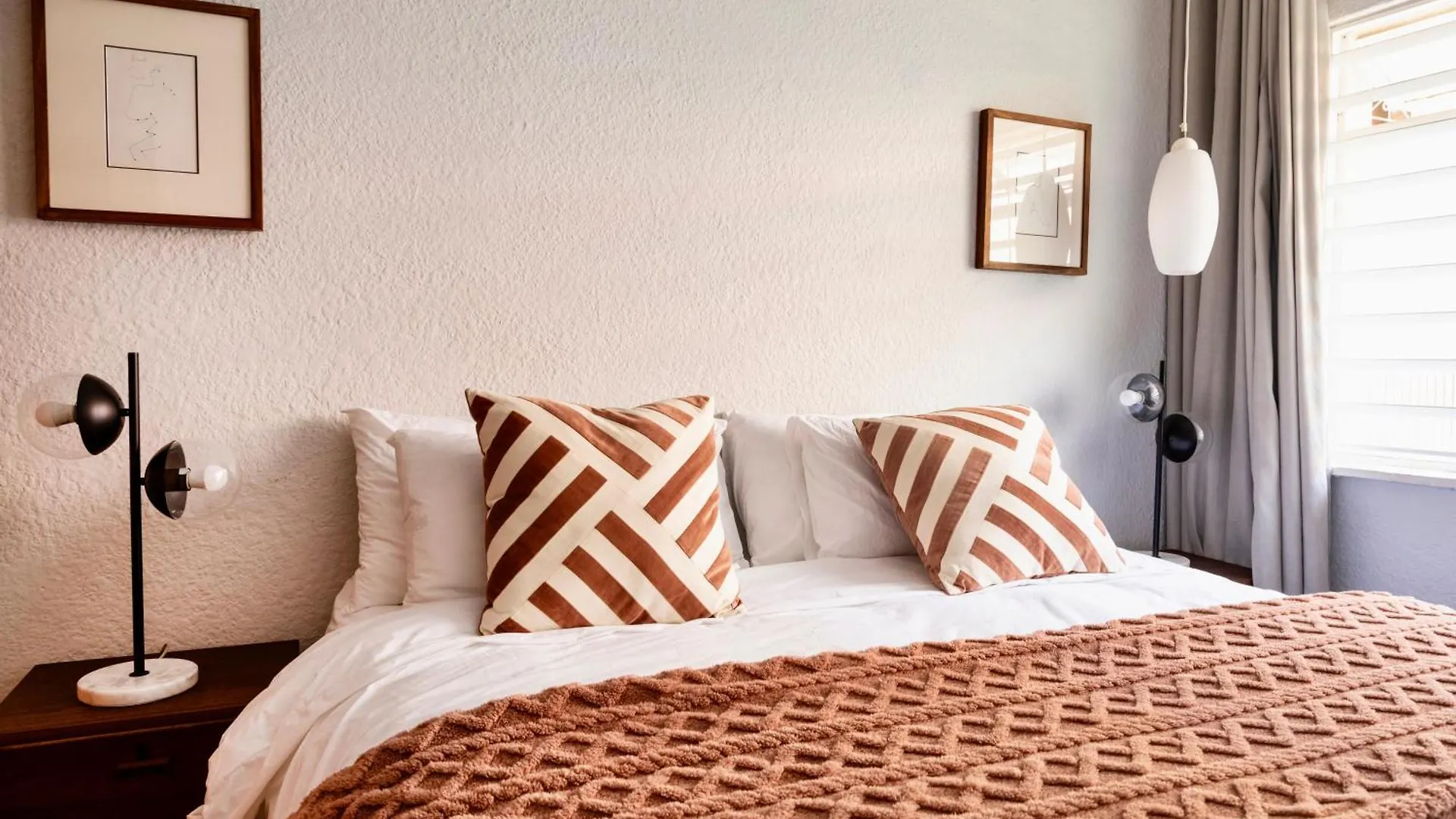 Large And Cozy 2 Bedroom 200M From The Ocean Città del Capo Appartamento